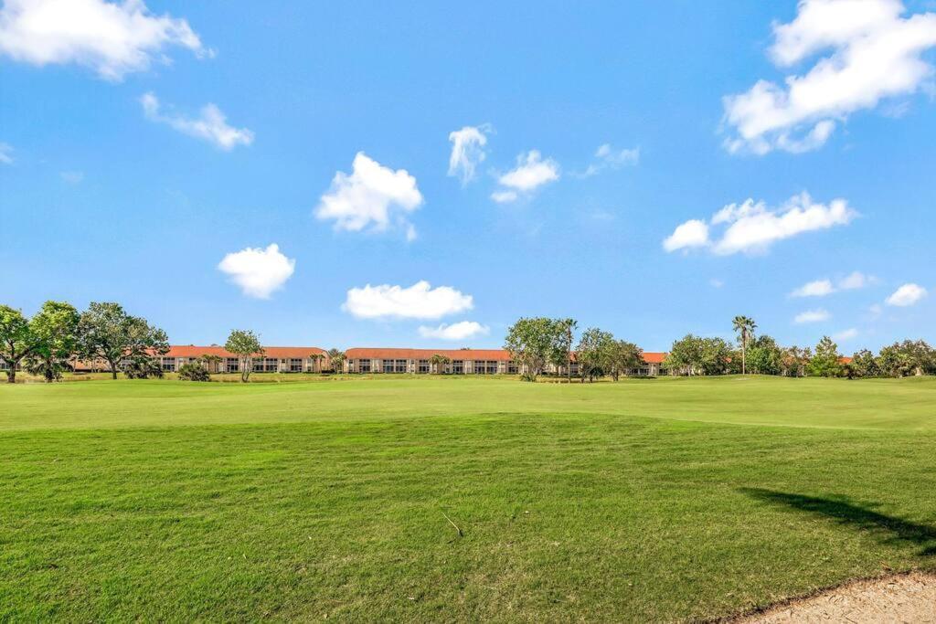 Private Golf Course Condo, Club Membership Available! Naples Exterior photo