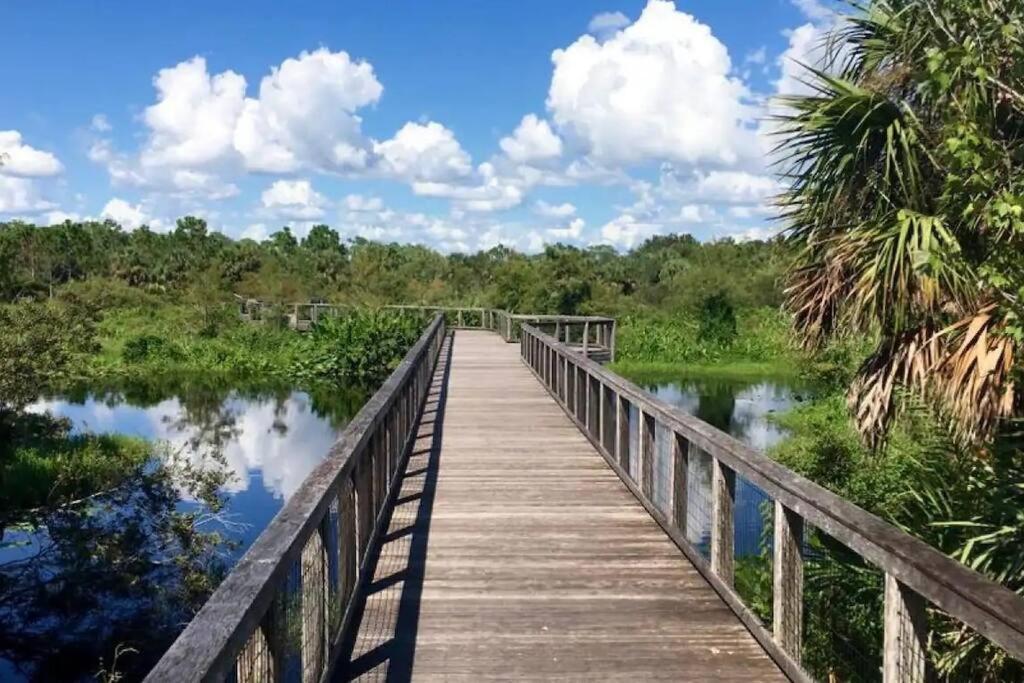 Private Golf Course Condo, Club Membership Available! Naples Exterior photo