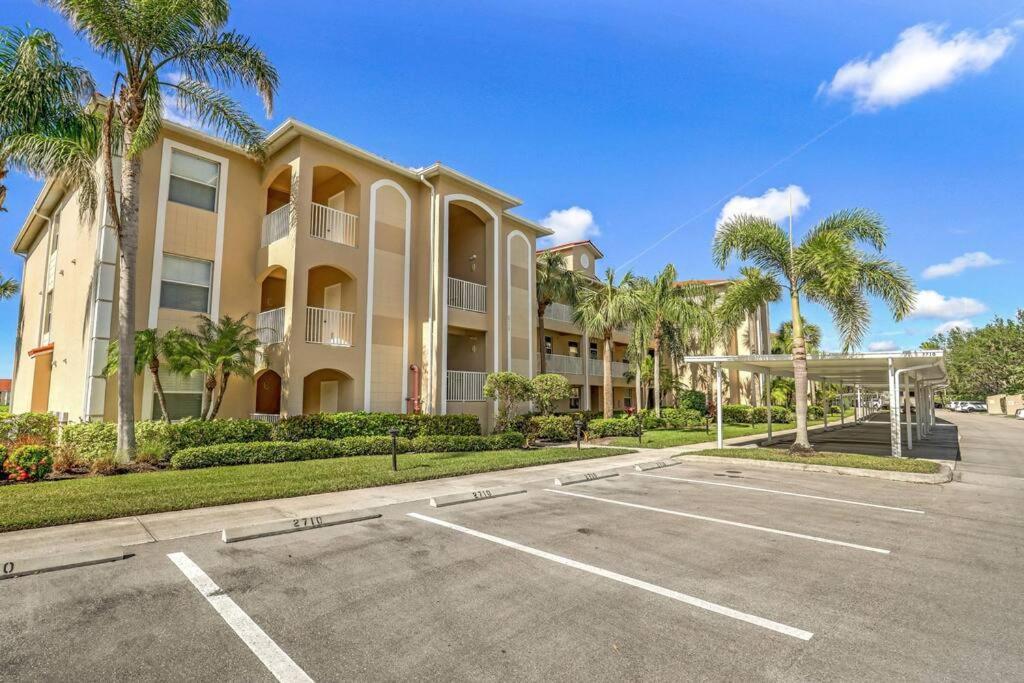 Private Golf Course Condo, Club Membership Available! Naples Exterior photo